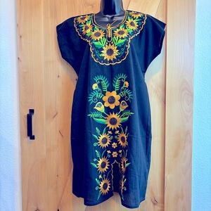 💕New Listing 💕 Embroidered Sunflower Cotton-Manta Dress